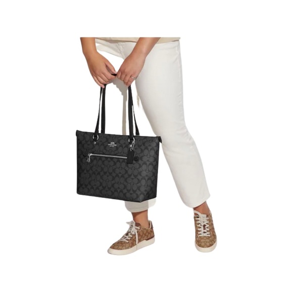 Coach Gallery Tote In Signature Canvas - Picture 5 of 6